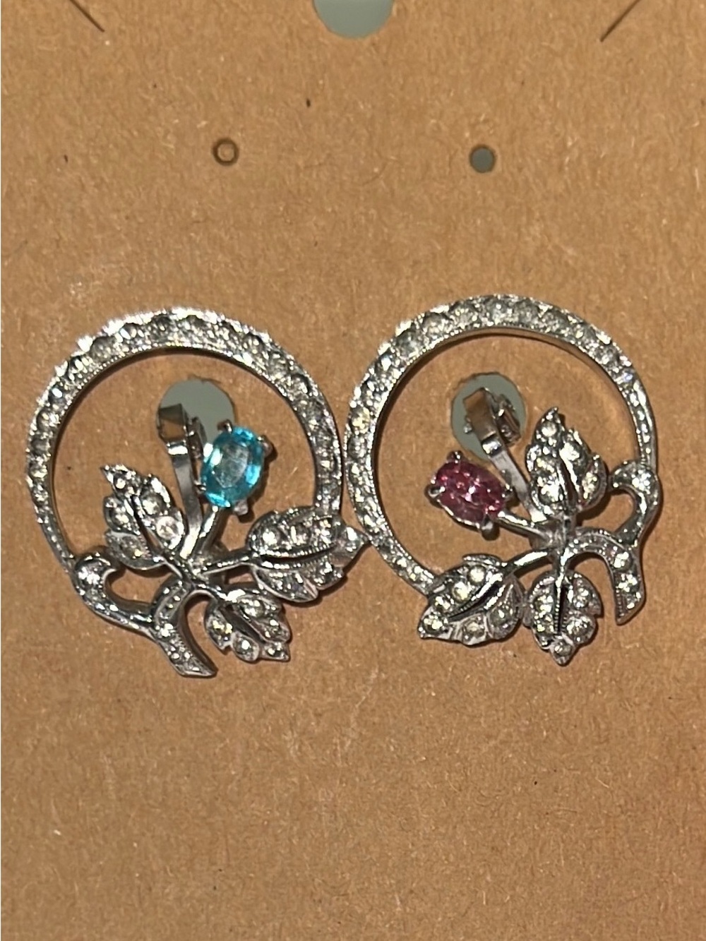 Vintage Floral Wreath Solver Tone clip-on Earrings - Gently Used